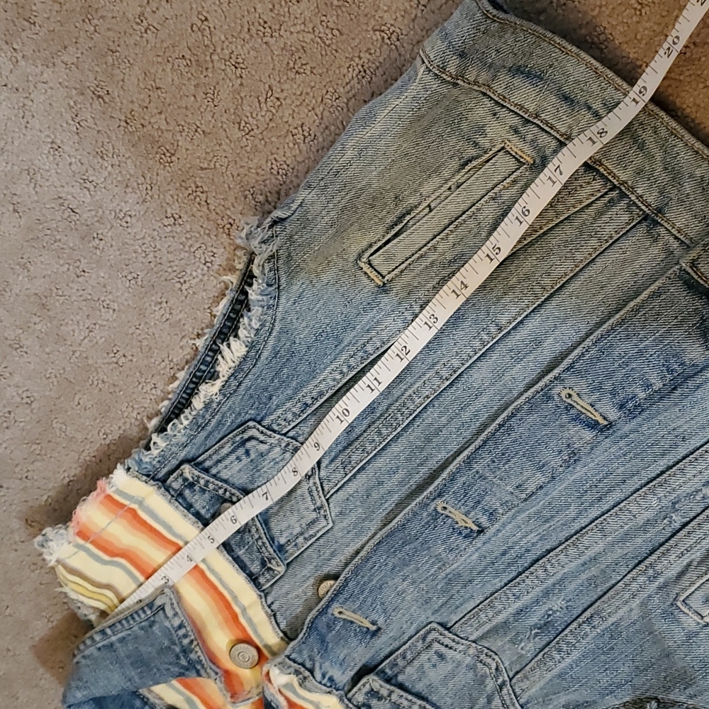 Custom patch denim vest - Picture 10 of 12